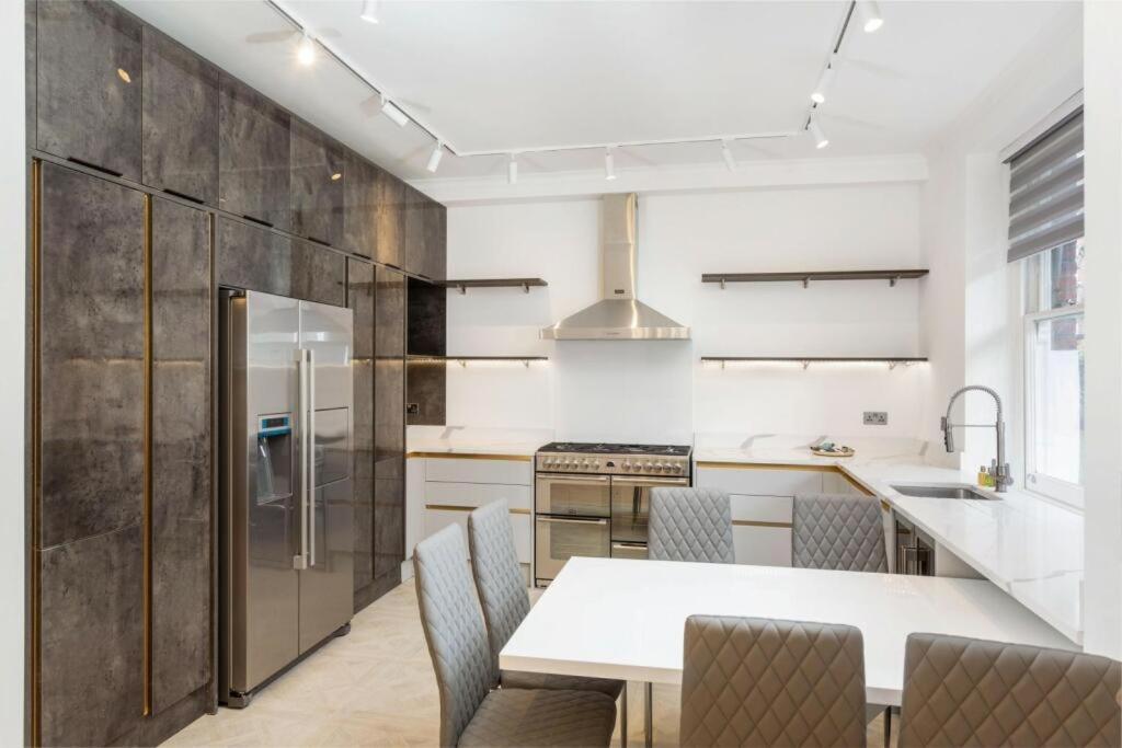 Appartement Modern Chelsea Flat, 3Bd 2Bath, With Parking à Londres Extérieur photo