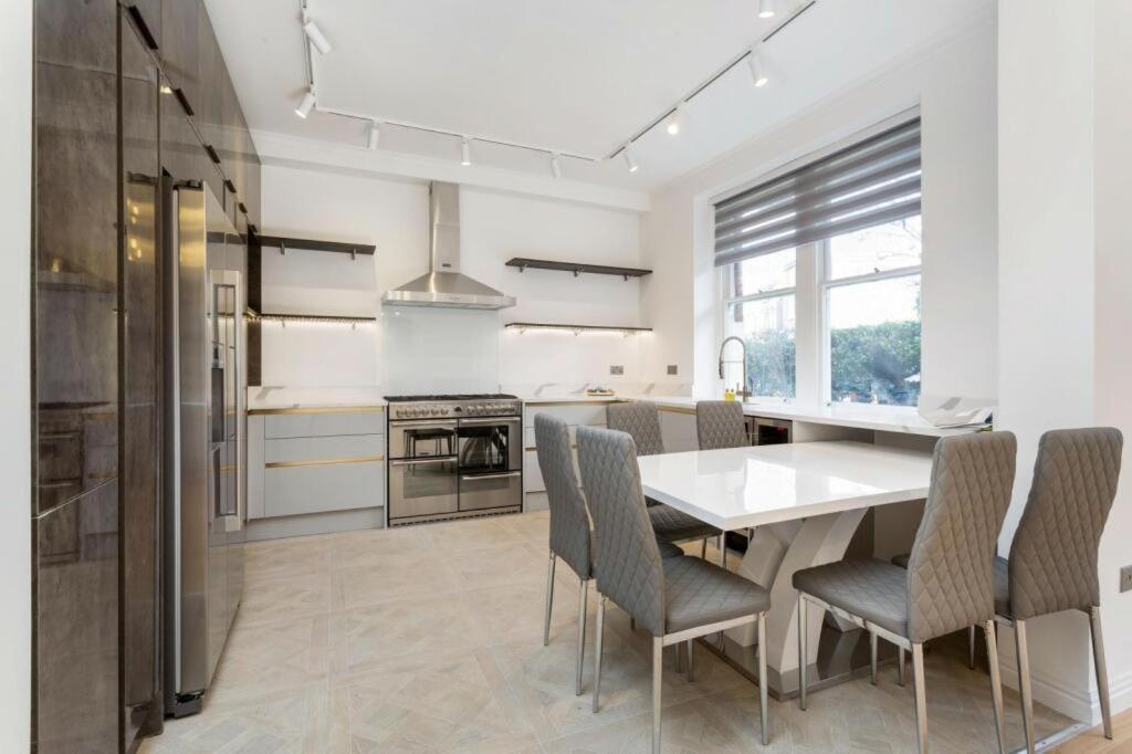 Appartement Modern Chelsea Flat, 3Bd 2Bath, With Parking à Londres Extérieur photo